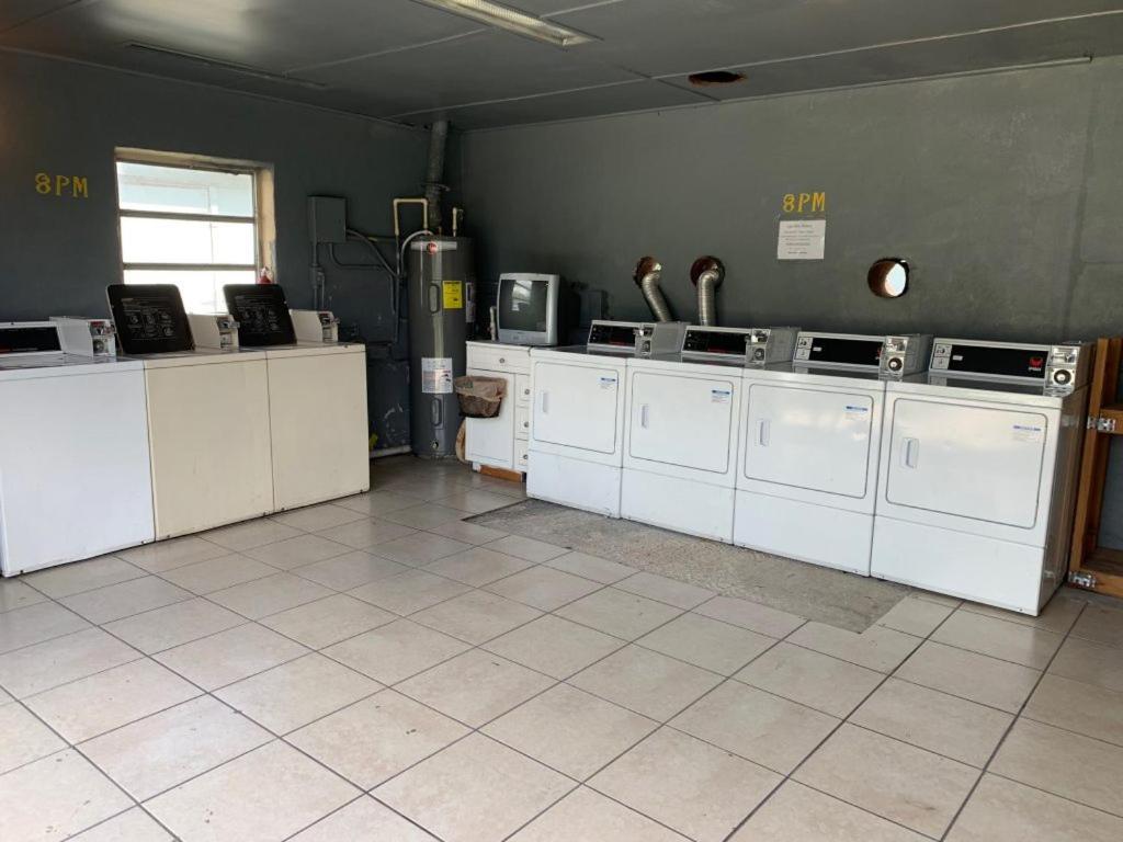 Sebastian Gardens Inn & Suites المظهر الخارجي الصورة